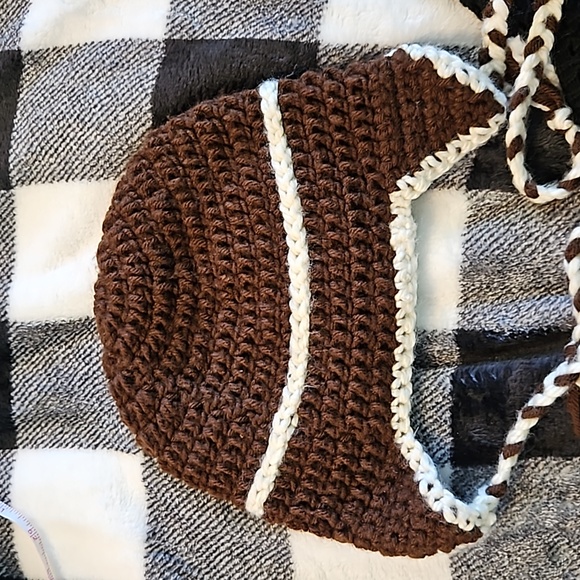 Crochet Aviator Piolet Hat - Picture 2 of 4
